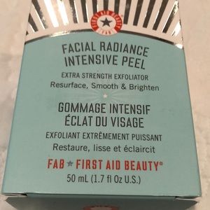 First Aid Beauty Facial Radiance Intensive Peel